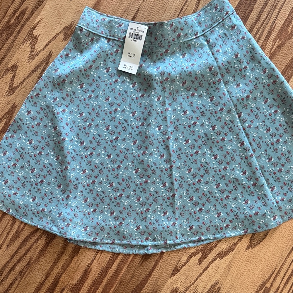 NWT Hollister Floral Mini Skirt in Blue and Red